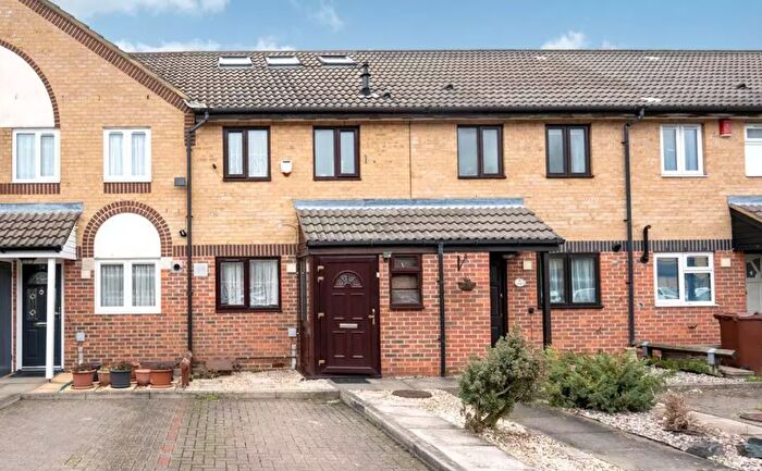 3 Bedroom Terraced House To Rent In Friars Close, Chingford, E4