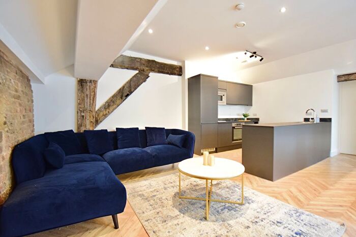 3 Bedroom Flat To Rent In Briggate, Leeds, LS1