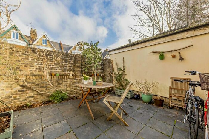 2 Bedroom Flat For Sale In Dartmouth Park Hill, London, N19