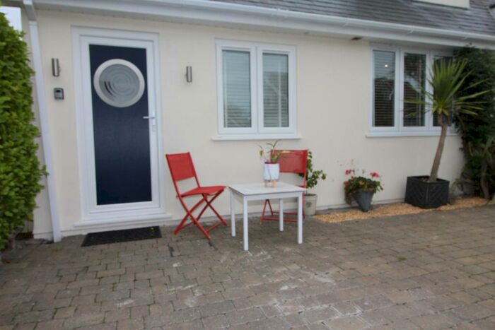 1 Bedroom Flat To Rent In Pinehurst Avenue, Mudeford, Christchurch, BH23