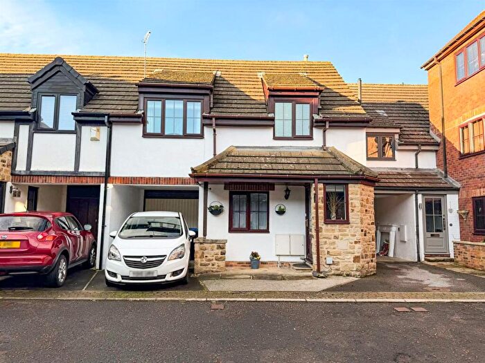 3 Bedroom Town House For Sale In Washburn Court, Silsden, BD20