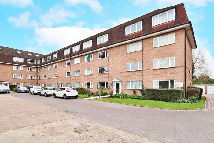 2 Bedroom Flat For Sale In Linden Grove, New Malden, KT3