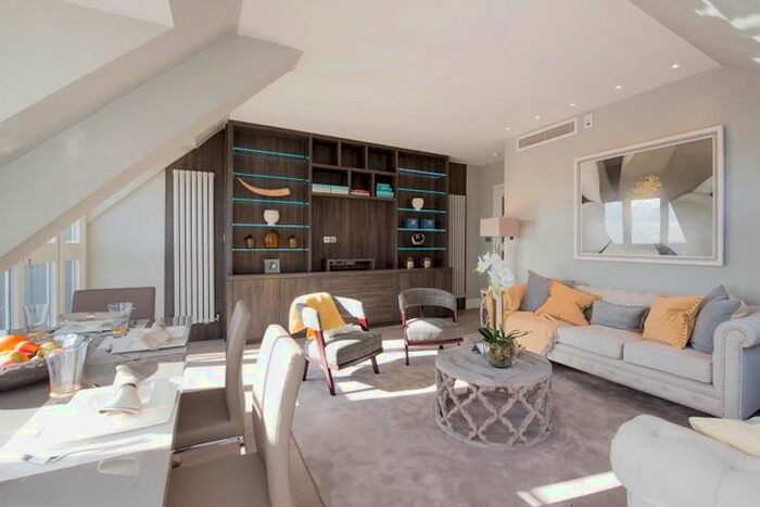 3 Bedroom Flat To Rent In Lyndhurst Road, Hampstead, London, NW3