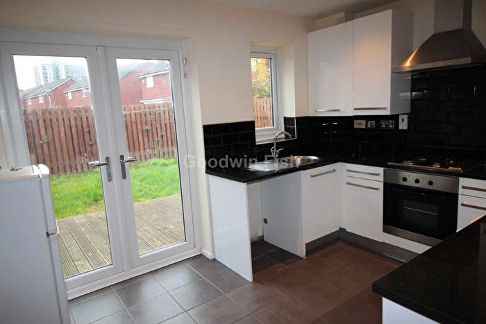 2 Bedroom End Of Terrace House To Rent In Brocade Close, Trinity Riverside, M3