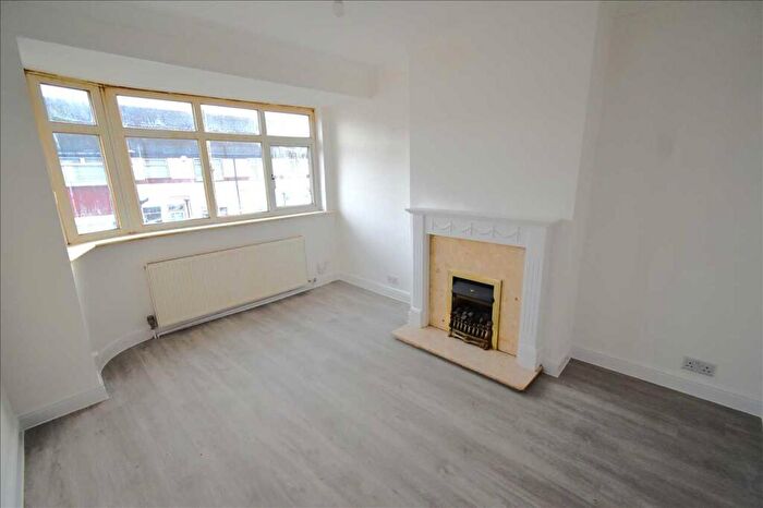 3 Bedroom Maisonette To Rent In Alan Close, Dartford, DA1