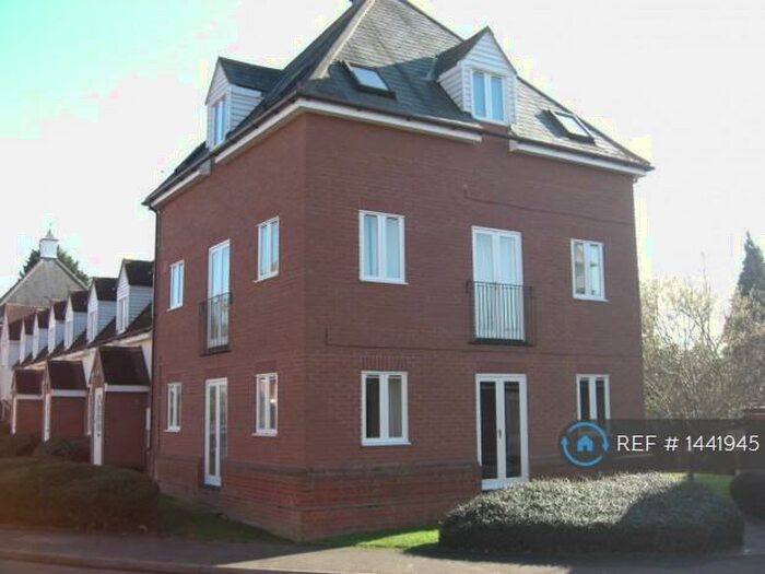 1 Bedroom Flat To Rent In Melba Court, Writtle, CM1