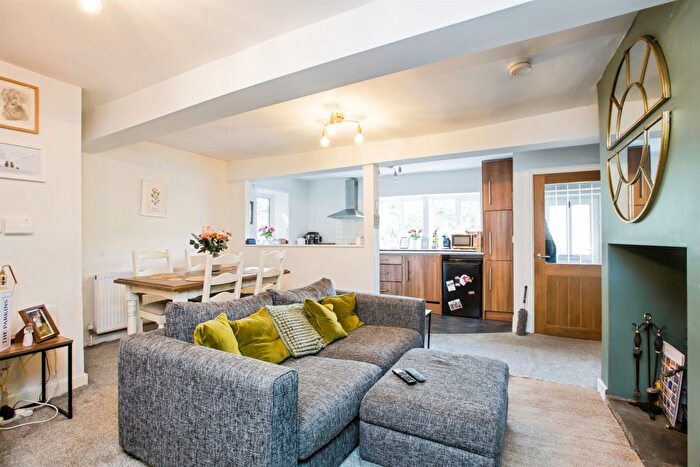 2 Bedroom End Of Terrace House For Sale In Tanhouse Hill, Halifax, HX3
