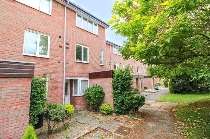 2 Bedroom Terraced House To Rent In Engadine Close, Croydon, Surrey, CR0