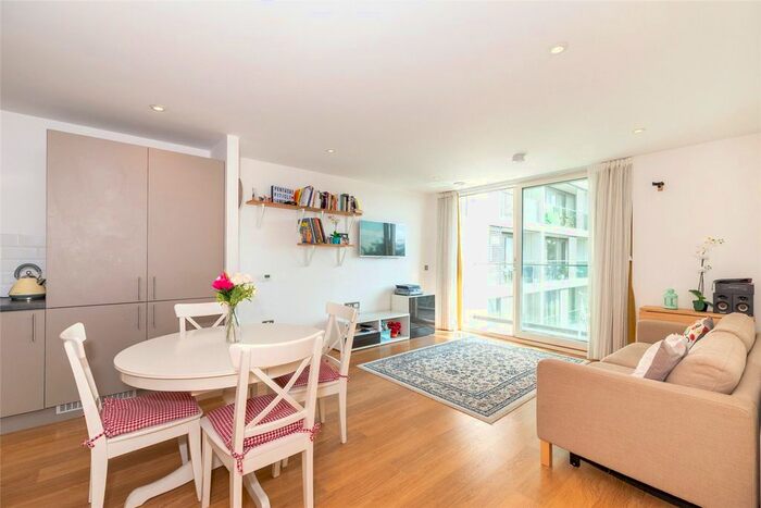 2 Bedroom Flat To Rent In Tileman House, Upper Richmond Road, London, SW15