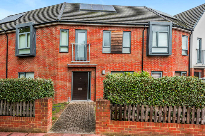 3 Bedroom Terraced House To Rent In Birch Row, Bromley, BR2