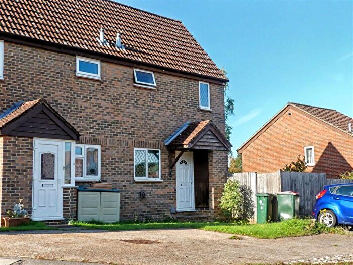 1 Bedroom End Of Terrace House For Sale In Leybourne Close, Crawley, RH11