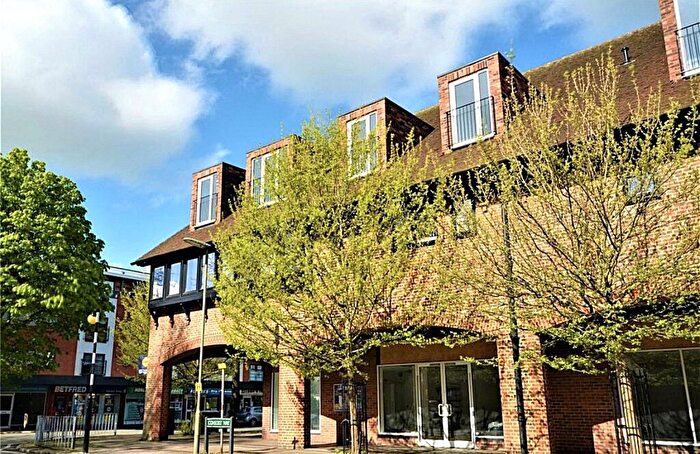 2 Bedroom Flat To Rent In Victoria Road, Horley, Surrey, RH6