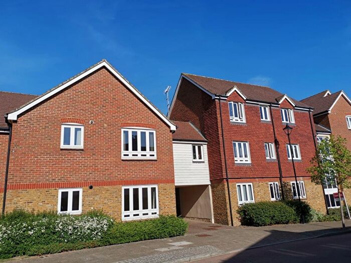 2 Bedroom Flat To Rent In Running Foxes Lane, Ashford, TN23