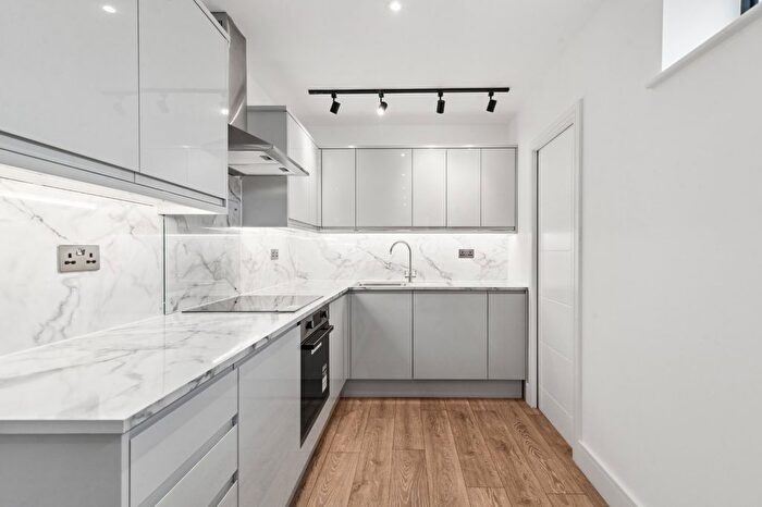 2 Bedroom Flat To Rent In Upper Square, Isleworth, TW7