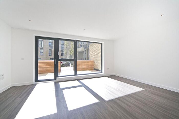 3 Bedroom Maisonette To Rent In Goldsmiths Row, Hackney, London, E2