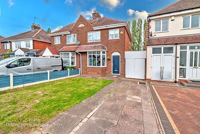 3 Bedroom Semi Detached House For Sale In Delves Crescent, Walsall, WS5