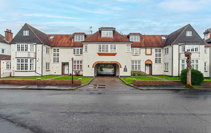 2 Bedroom Apartment To Rent In Avenue Road, St Albans, Herts, AL1