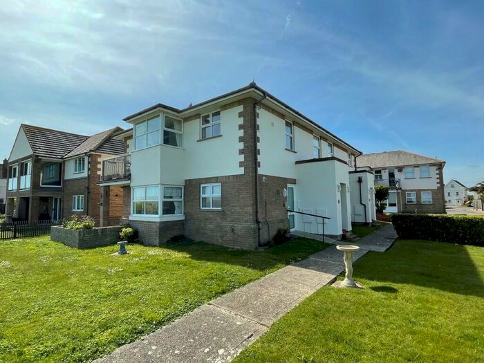 2 Bedroom Flat To Rent In Seaview Heights, Woodberry Way, CO14