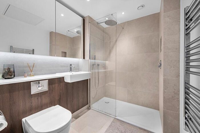 2 Bedroom Flat For Sale In Marsh Wall, Millwall, E14
