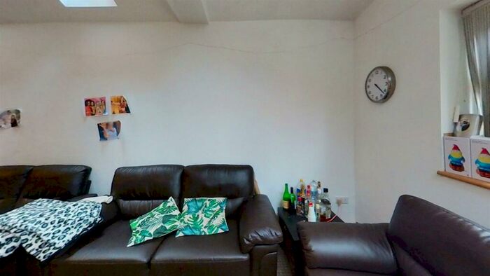 6 Bedroom House To Rent In Tiverton Road, Birmingham, B29