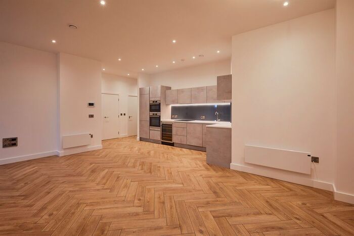 4 Bedroom Town House To Rent In Townhouse, Silvercroft Street, M15