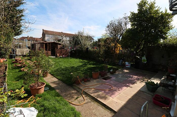 1 Bedroom Studio To Rent In Philip Avenue, Romford, Essex, RM7