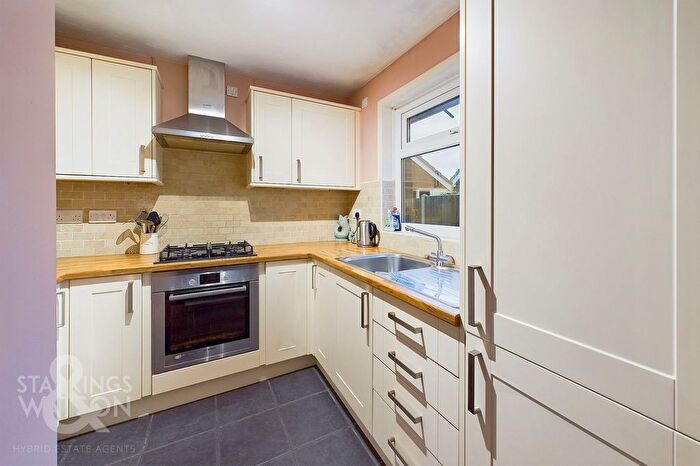 2 Bedroom Detached Bungalow For Sale In Millway Avenue, Roydon, IP22