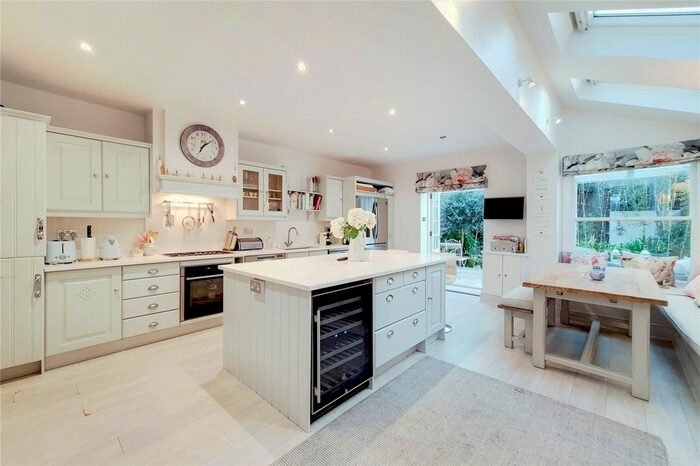 5 Bedroom Semi-Detached House To Rent In Fernside Road, London SW12