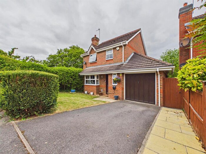 3 Bedroom Detached House For Sale In The Sadlers, Tilehurst, Reading, RG31