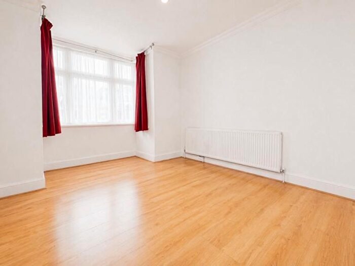 4 Bedroom Detached House To Rent In Roman Road, London, E6