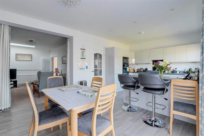 2 Bedroom Detached Bungalow For Sale In Waddington Drive, West Bridgford, Nottinghamshire, NG2