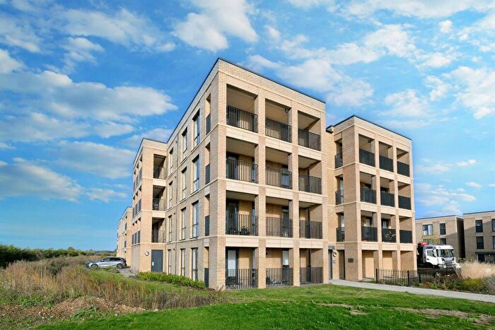 2 Bedroom Flat To Rent In Bedroom Property In Osprey Drive, Trumpington, CB2