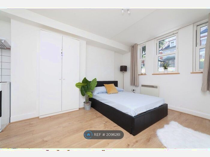 Studio To Rent In Hillfield Avenue, London, N8