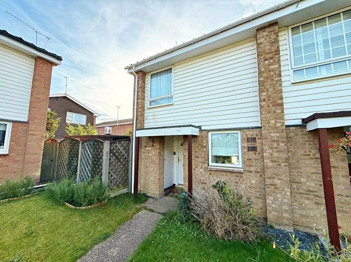 3 Bedroom End Of Terrace House To Rent In Silversmiths Way, Woking, Surrey, GU21