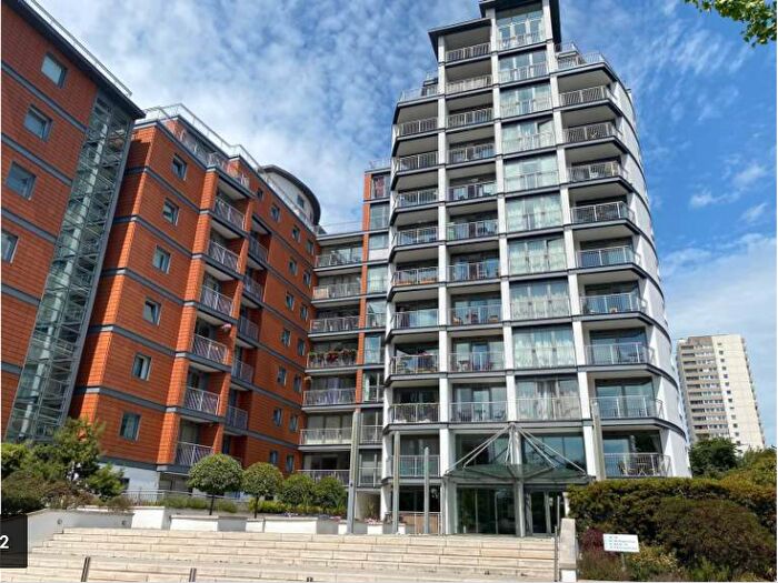 2 Bedroom Flat To Rent In Holland Gardens, Brentford, TW8
