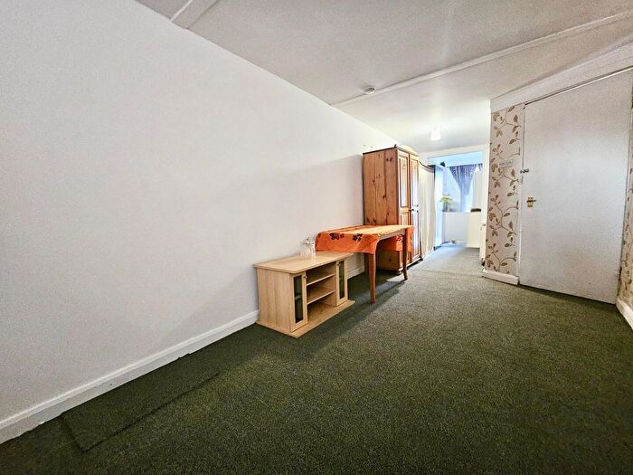 Studio To Rent In Philip Avenue, Romford, London, RM7