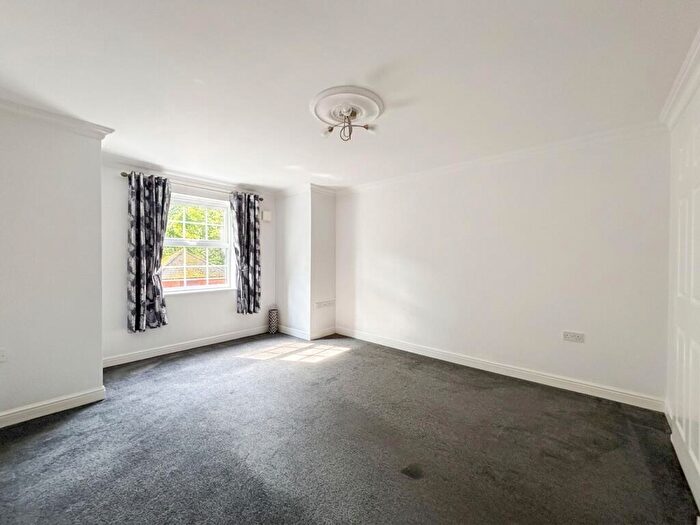 2 Bedroom Flat To Rent In Manthorpe Avenue, Worsley, M28