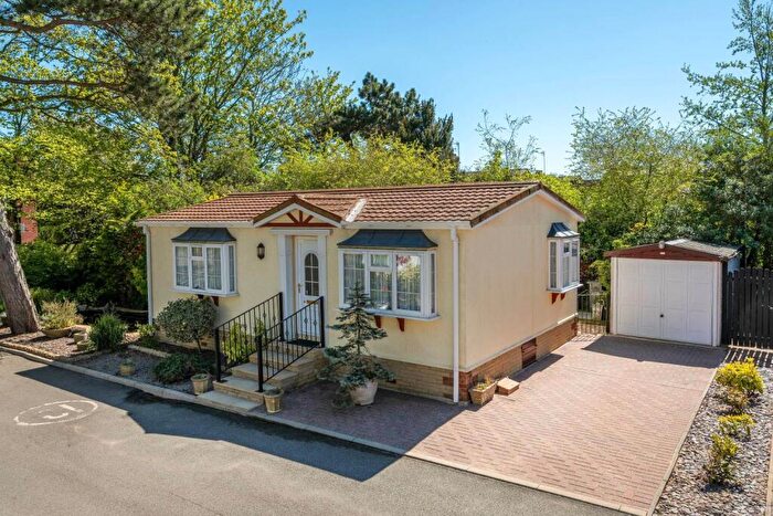 2 Bedroom Park Home For Sale In Westgate Park, Sleaford, NG34
