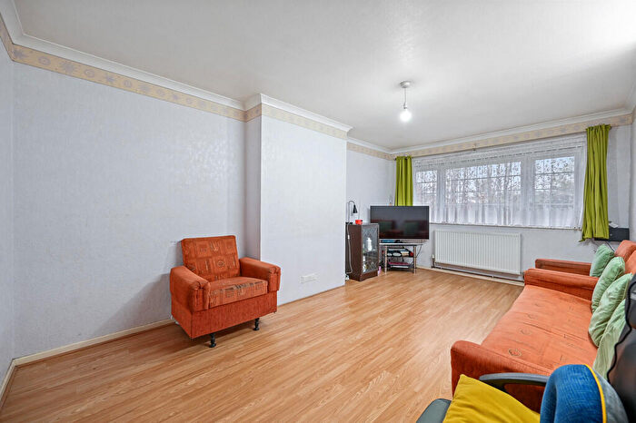 2 Bedroom Maisonette For Sale In Headstone Lane, Harrow, HA2