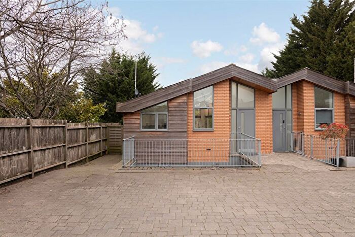 3 Bedroom Semi-Detached House For Sale In Bell Brook Rise, London, N11