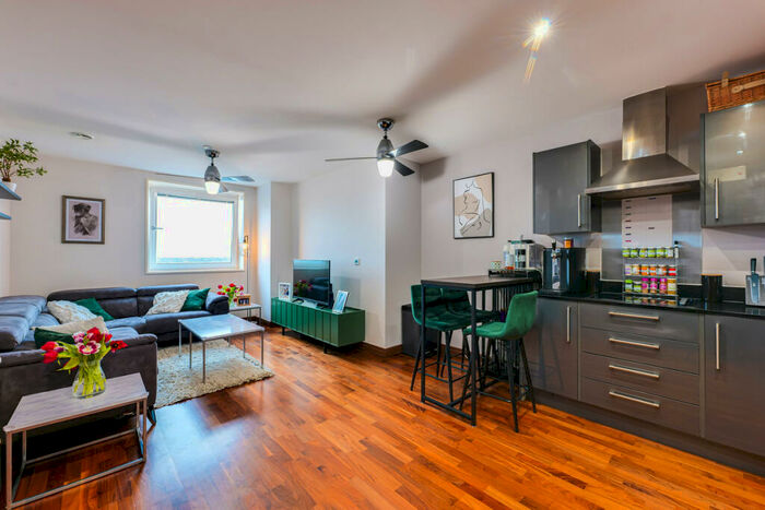 2 Bedroom Apartment To Rent In Southchurch Avenue, Southend-on-sea, SS1