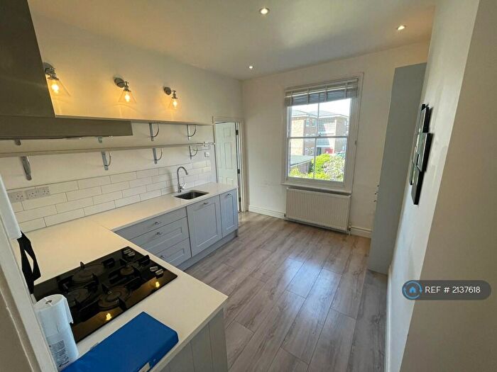2 Bedroom Flat To Rent In Dudley Road, Kingston Upon Thames, KT1