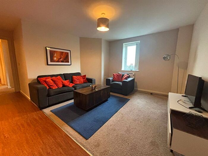 2 Bedroom Flat To Rent In Seymour Grove, Manchester, M16