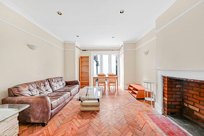 4 Bedroom Flat To Rent In St. Cuthberts Road, West Hampstead, NW2