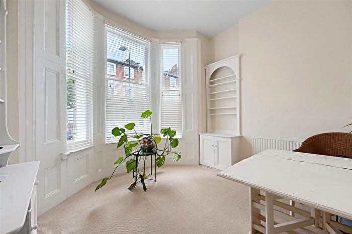 1 Bedroom Flat For Sale In Overstone Road, London, W6