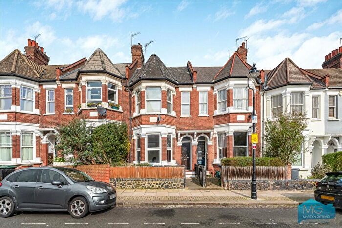 2 Bedroom Apartment For Sale In Harvey Road, Crouch End, London, N8