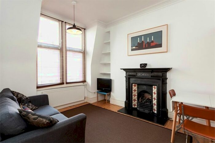 3 Bedroom Flat To Rent In Torrington Place, Bloomsbury, WC1E