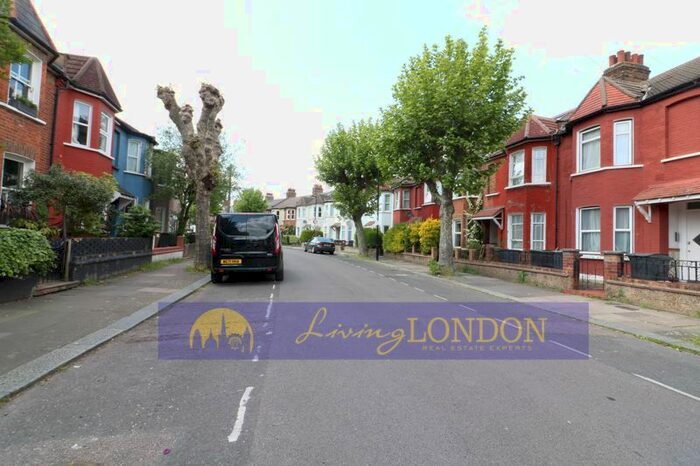 1 Bedroom Flat To Rent In Carlingford Road, London, N15
