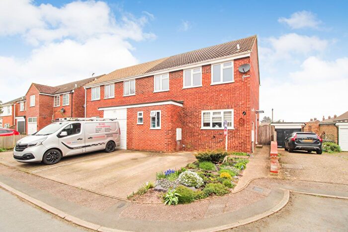 3 Bedroom Semi-Detached House For Sale In Hudson Close, Lidlington, MK43