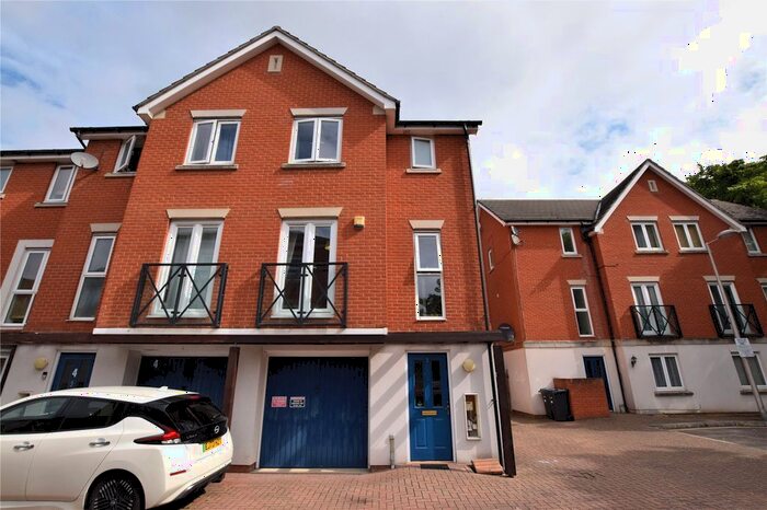 3 Bedroom End Of Terrace House To Rent In Norwich Crescent, Chadwell Heath, Romford, RM6